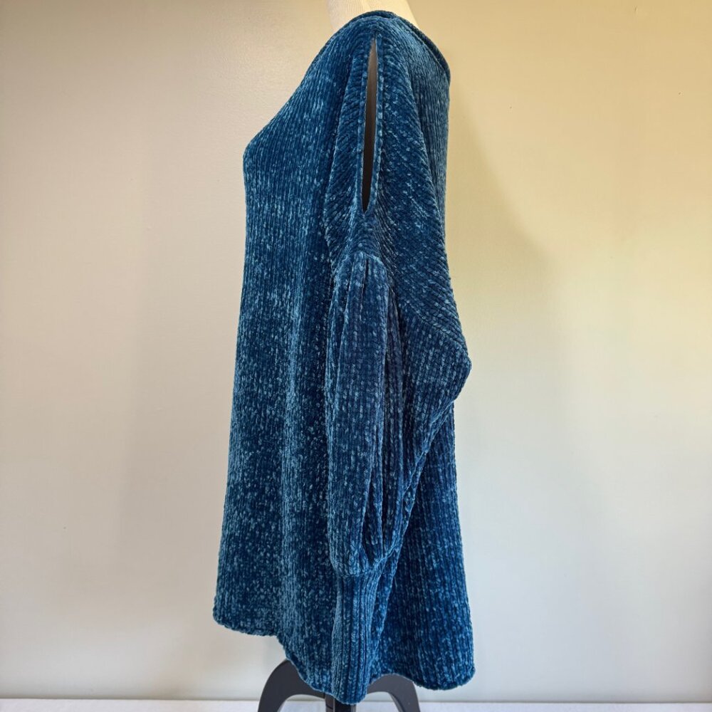 FREE PEOPLE Oversized Teal Chenille Cold Shoulder Sweater - Picture 2 of 7